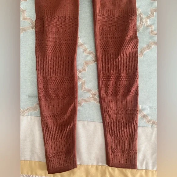 Fabletics Sculptknit Leggings, XS, Macrame, 7/8, High-Waisted, Chestnut - Picture 4 of 10